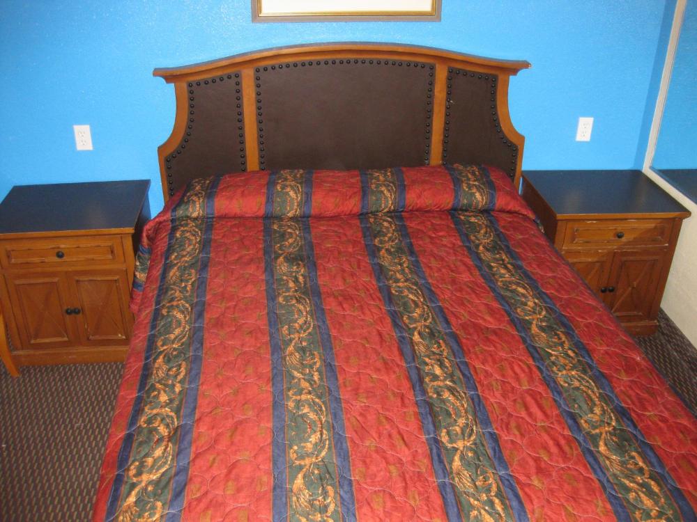 Queen Room interior